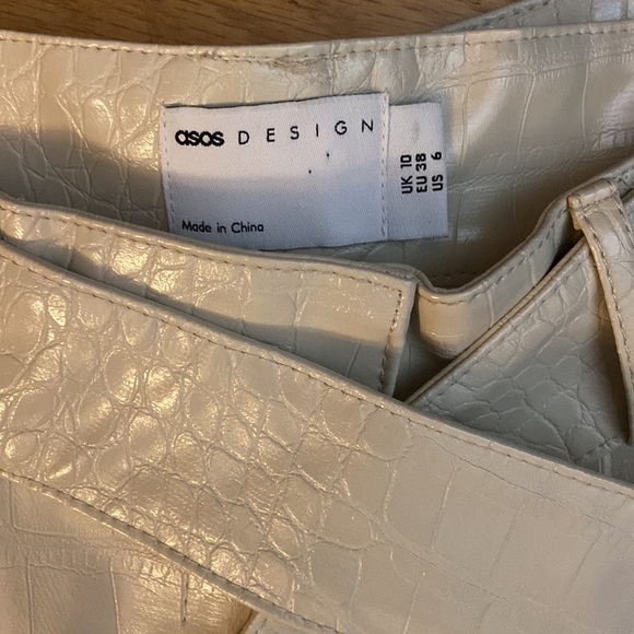 NWOT ASOS Design Croc Leather Look Tie Pants in Ecru-Neutral, size 6 - Picture 8 of 12